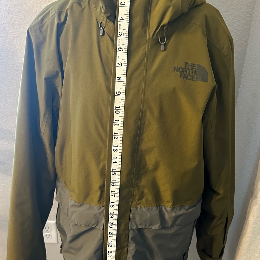 Men’s The North Face Olive and Charcoal Hooded Jacket - Picture 15 of 16